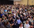 Bild: Kunz
Lachende Gesichter und Applaus zeugen von guter Stimmung im Saal beim AfD-Bürgerdialog in der Max-Reger-Halle in Weiden.