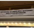 Bild: Kunz
Dieses Banner in der Max-Reger-Halle bleibt dort noch bis Ende Oktober hängen.