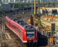 Bild: Peter Kneffel/dpa
Im Herbst wird viel gebaut auf Münchens S-Bahn-Strecken. (Archivbild)