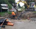 Bild: gi
Wasserrohre, Kanäle, Leitungen für die Nahwärme und diverse Kabel für Telefon, schnelles Internet und die Straßenbeleuchtung wurden in Moosbach verlegt.