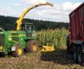 Bild: Marco Meier/Petra Hartl
Stefan Plößner aus Altendorf bei Pressath erntete Ende September den Futtermais für seine 140 Kühe, insgesamt 24 Hektar.