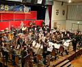 Bild: bph
Der Reservistenmusikzug Oberpfalz unter Leitung von Dirigent Thomas Prechtl (rechts) bekam viel Applaus. Die Musiker Christian Ziegler und Tobias Kiener (Mitte, stehend) führten durch das kurzweilige Programm.