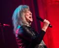 Bild: Gregor Fischer/dpa
Musikerin Suzi Quatro tritt in der Glasschleif auf.