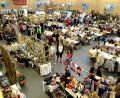 Archivbild: Hirsch
Blick in die Sporthalle in Schwarzenfeld: Dort findet am Wochenende wieder der „Oberpfälzer Herbstbauernmarkt“ statt.