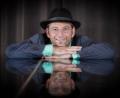 Bild: Hans Pollner
Kabarettist, Musiker und Autor Tom Bauer