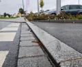 Bild: sne
Die abgesenkten Bordsteine in der Stadt, wie hier an der Einfahrt zum Fachmarktzentrum, erscheinen für manche Fahrradfahrer als zu hoch. An manchen Stellen könnte sich das ändern.