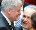 Bild: picture alliance / dpa
Seehofer und Huber sehen Söders Kurs gegenüber den Grünen kritisch. (Archivbild)