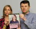 Bild: Sang Tan/AP/dpa
Die Eltern des vermissten englischen Mädchens Madeleine McCann haben in einem Stalking-Prozess gegen eine Frau ausgesagt, die behauptet, ihre Tochter zu sein. (Archivbild)