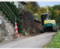 Bild: Gabriele Bräutigam
Ein Hangabrutsch in Oed bei Weigendorf führt zur Sperrung der AS 38. Die Straße bleibt gesperrt, bis Sicherungsmaßnahmen abgeschlossen sind.