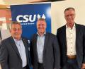 Bild: Reinhold Birner
Martin Merkl (Mitte) ist der Bürgermeisterkandidat der CSU in Hirschau. Es gratulierten Amtsinhaber Hermann Falk (rechts) und CSU-Ehrenvorsitzender Werner Schulz.