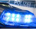 Bild: Friso Gentsch/dpa
Rund um die Bushaltestelle fanden die eingesetzten Beamten zahlreiche Drohbotschaften.