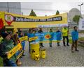 Bild: Peter Kneffel/dpa
Vor dem Forschungsreaktor in Garching kam es zu der Protestaktion.