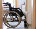 Bild: Sebastian Kahnert/dpa
Wer alt wird, wird häufiger krank. Eine alternde Bevölkerung bedeutet für die Krankenkassen stark steigende Ausgaben. (Symbolbild)