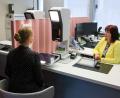 Symbolbild: Jan Woitas/dpa
Das "alte", "gedruckte" Passfoto gibt es nicht mehr. Fotos können nun direkt auf den Ämtern gemacht werden, unter anderem mit sogenannten "PointID"-Geräten (Bild). Doch wie läuft die Umstellung im Landkreis Schwandorf?