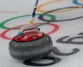 Bild: Peter Kneffel/dpa
Die deutschen Curling-Frauen dürfen weiter von der Olympia-Teilnahme träumen. (Archivbild)