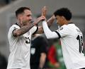 Bild: Federico Gambarini/dpa
Seit diesem Moment ist Nathaniel Brown (rechts) deutscher Nationalspieler: Am Freitagabend wurde er in der 82. Minute im Spiel gegen Luxemburg für David Raum eingewechselt.