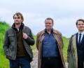 Bild: Michael K schau/ZDF/dpa
Der Fund der Bronzescheibe interessiert auch das Denkmalamt Niedersachsen, dessen Gutachter Laurens Trautmann (l., Ulrich Brandhoff) den Fundort besichtigt.