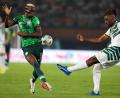 Bild: Sunday Alamba/AP/dpa
Hatte nach dem WM-Qualifikationsspiel gegen Lesotho eine Schrecksekunde zu überstehen: Victor Osimhen (l). (Archivbild)