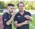 Bild: mhs
Schwarzenfelds Trainer Alexander Hadasch (rechts) ist mit dem Vorrundenverlauf des Aufsteigers voll zufrieden. Links Spieler Simon Lorenz.