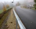 Bild: Bernhard Kreuzer
Die Teerkante liegt noch in der Oberpfalz, der Straßengraben dagegen in Oberfranken. Dies ergab die aktuelle Vermessung der neu ausgebauten Gemeindeverbindungsstraße im Abschnitt zum Atemhaus. Der Graben wird nun der Oberpfalz zugeschlagen.