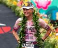 Bild: BEAUTIFUL SPORTS/Hilger/BEAUTIFUL SPORTS/dpa
Erschöpft, aber glücklich: Laura Philipp holte sich Platz drei auf Hawaii.