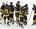 Bild: Michael Dwyer/AP/dpa
Die Boston Bruins bleiben unter Trainer Marco Sturm ungeschlagen.