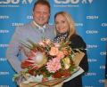 Bild: jr
Bürgermeister Stefan Grillmeier bewirbt sich für die CSU Mitterteich um eine zweite Amtszeit als Bürgermeister seiner Heimatstadt, hier mit Ehefrau Andrea, die ihm stets den Rücken frei hält. Beide strahlten ob des überwältigenden Ergebnisses.