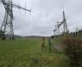 Bild: ge
Hier hinter dem Umspannwerk Lauterhofen soll der Solarpark entstehen - jetzt muss die antragstellende Firma allerdings bei der Fläche nachbessern.