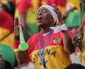 Bild: Peniel Brago Amoakohene/AP/dpa
Die ghanaischen Fans bejubelten den Sieg gegen die Komoren ausgelassen.