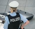Symbolbild: Armin Weigel/dpa
Die Bundespolizei fand in dem Koffer lediglich Kleidung und Hygieneartikel.