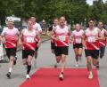 Bild: Hirsch
Gemeinsamer Zieleinlauf der Nabburger Bundespolizeistaffel beim Landkreislauf. Die besten Läufer und Läuferinnen werden in Ebermannsdorf geehrt.
