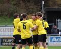 Bild: Dieter Jäschke
Die SV Grafenwöhr bejubelte einen ungefährdeten 3:1-Sieg beim SC Eschenbach. In dieser Szene wird Alexander Dobmann (Mitte) nach seinem verwandelten Foulelfmeter zum 1:0 von den Mitspielern geherzt.