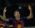 Bild: Joan Monfort/AP/dpa
Für Robert Lewandowski könnte in Barcelona bald Schluss sein. (Archivbild)