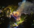 Bild: Lars Haubner/News5/dpa
Das ehemalige Jagdschloss der Familie Thurn und Taxis brannte vollständig ab. Die Hintergründe sind noch unklar. (Archivfoto)