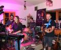 Bild: Heidi Kurz
von links: Dominik Herzner, Katrin Heidner, Jan Heidner und Timo Pleisteiner gaben ein Konzert in Unterachtel bei der Lindenwirtin