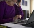 Symbolbild: Finn Winkler / dpa
Der Laptop funktioniert noch prima – aber es gibt keine Sicherheits-Updates für Windows 10 mehr: Die Stadt Amberg bietet an, in diesen Fällen Laptops gratis auf Linux umzurüsten.