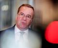 Bild: Kay Nietfeld/dpa
Der Verteidigungsminister kritisiert, dass zentrale Punkte seines Gesetzentwurfs geändert wurden, bevor dieser überhaupt in den Bundestag eingebracht worden ist. (Archivbild)