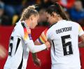 Bild: Sebastian Gollnow/dpa
Das Bayern-Duo mit Giulia Gwinn (l.) und Lena Oberdorf kehrt ins Nationalteam zurück