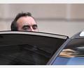 Bild: Julien De Rosa/AFP/dpa
Frankreichs Premierminister Lecornu verlässt nach Kabinettssitzung den Elysee-Palast.