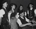 Bild: Ertel
Ein Bild aus der Anfangszeit: Die Gesangsgruppe bei einem Heimatabend 1959 in Weiden.