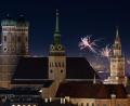 Bild: Sven Hoppe/dpa
Als Ersatz für Böller und Feuerwerk plant die Stadt München eine Licht- und Lasershow auf der Silvestermeile. (Archivbild)