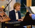 Bild: Kunz
Simon Hoffmann dirigiert den Frauenchor von Herz Jesu und St. Johannes.