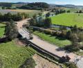 Bild: Staatliches Bauamt Amberg-Sulzbach
Die neue Murachbrücke in Zangenstein wird wohl Ende November 2025 für den Verkehr freigegeben.