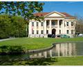 Bild: Sven Hoppe/dpa
Ein Mann ist im Krankenhaus gestorben, nachdem er leblos im Brunnen in der Nähe des Prinz-Carl-Palais entdeckt und reanimiert wurde. (Archivbild)