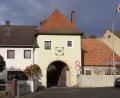 Bild: Bernhard Piegsa
Einen Antrag, den Dießfurter Torturm aus der bayerischen Denkmalliste zu streichen, will die Stadt Pressath nicht unterstützen. Vielmehr sollten alle Beteiligten gemeinsam Sorge tragen, dass das historische Bauwerk in denkmalwürdigem Zustand bleibt.