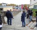 Bild: ui
Parkplätze am unteren Ende des Aufgangs Am Schulbühl und Barrierefreiheit am oberen Ende besprach der Bauausschuss in Neustadt/WN.