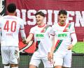 Bild: Harry Langer/dpa
Noahkai Bank (l) und Mert Kömür (M) beim Torjubel. Beim 3:1 gegen Wolfsburg trafen beide Youngster zuletzt. (Archivbild)