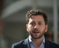 Bild: Shireen Broszies/dpa
Grünen-Chef Felix Banaszak übte heftige Kritik. (Archivfoto)
