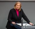 Bild: Michael Kappeler/dpa
Bundesarbeitsministerin Bärbel Bas (SPD) verteidigt das Rentenpaket.
