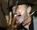 Bild: picture alliance / dpa
Horror-Darsteller Robert Englund erhält einen „Walk of Fame“-Stern - hier zu sehen im Jahr 2006. (Archivbild)